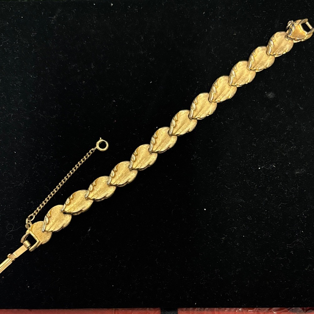 Elegant Gold-tone Leaf and Bracelet